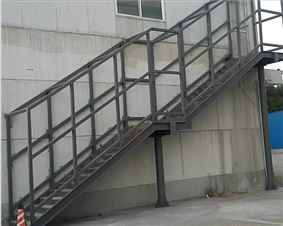 室外钢构楼梯